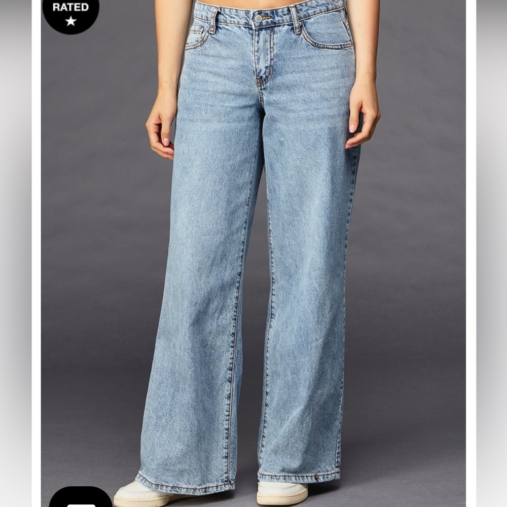 RSQ ; Woman's 28 ; Light Wash ; Worn Once ; Low Rise Flare